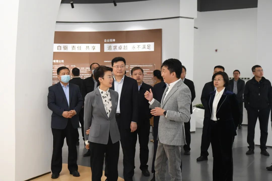 山东省副省长王桂英来九游（9game.com）体育·竞技游戏第一门户网站集团调研