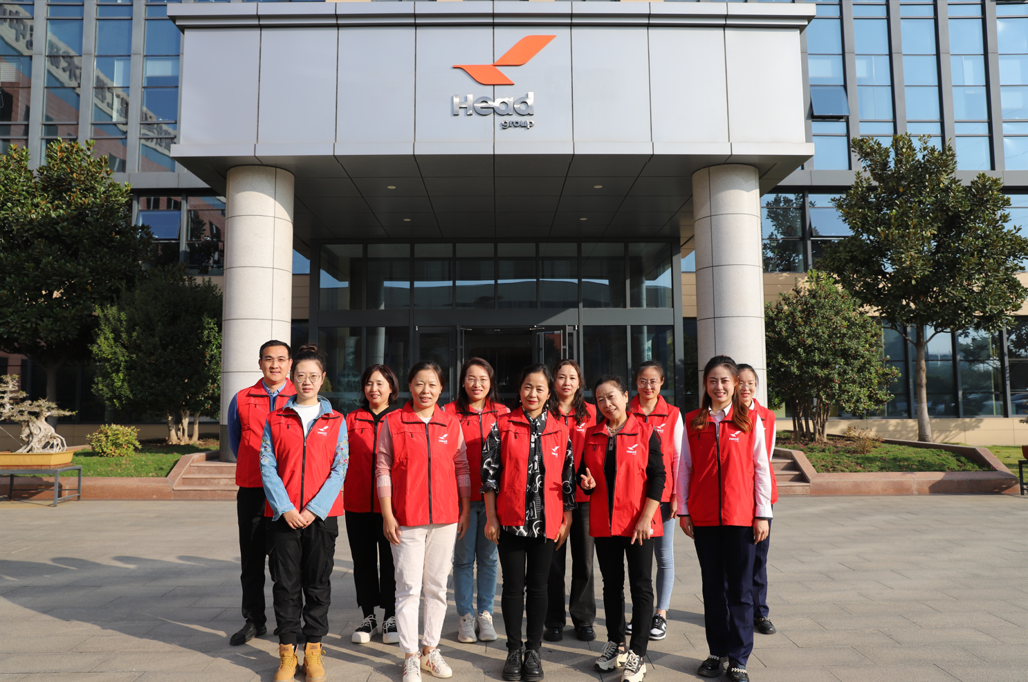  九游（9game.com）体育·竞技游戏第一门户网站集团开展志愿者重阳节敬老、爱老志愿服务活动